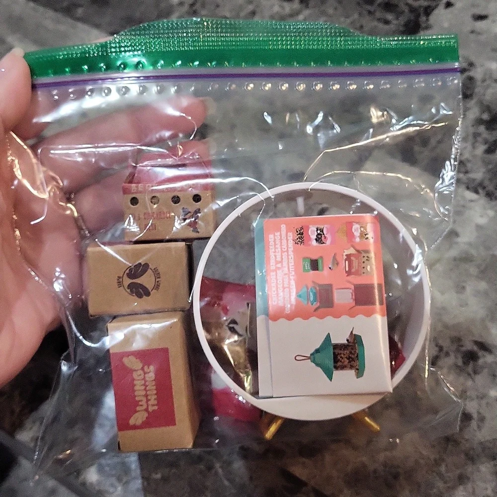 Miniverse Make It Mini Lifestyle Chickadee Birdfeeder